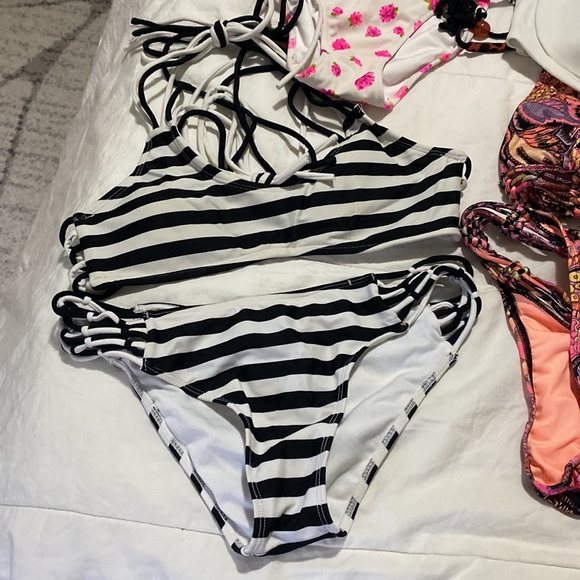 Assorted Victoria’s Secret bikinis size S - Picture 3 of 8